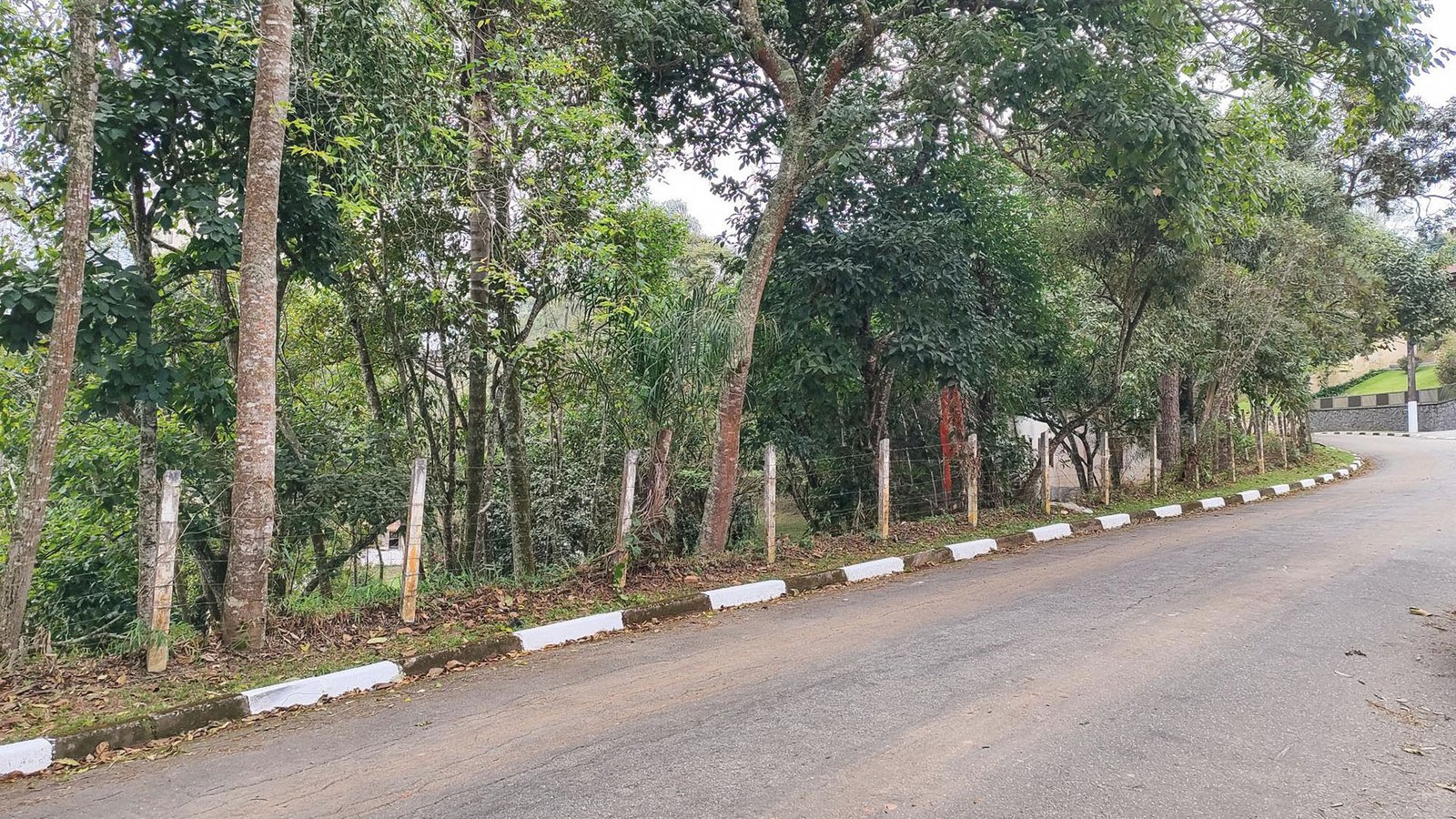 Terreno com 5.842m²  no Condomínio Arujazinho - Foto 12