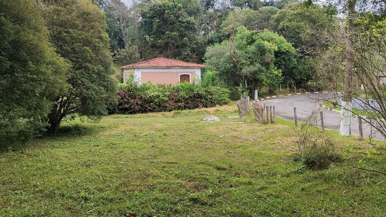 Terreno com 5.842m²  no Condomínio Arujazinho - Foto 13